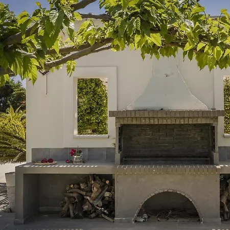 Vilă Ai Helis House *